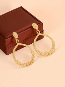 1對女性歐美時尚中空圓形耳環,大膽紋理設計