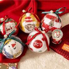 1件聖誕圖案珊瑚絨中筒袜,適合女士們穿著參加聖誕派對或穿在冬天