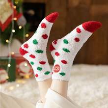 1件聖誕圖案珊瑚絨中筒袜,適合女士們穿著參加聖誕派對或穿在冬天