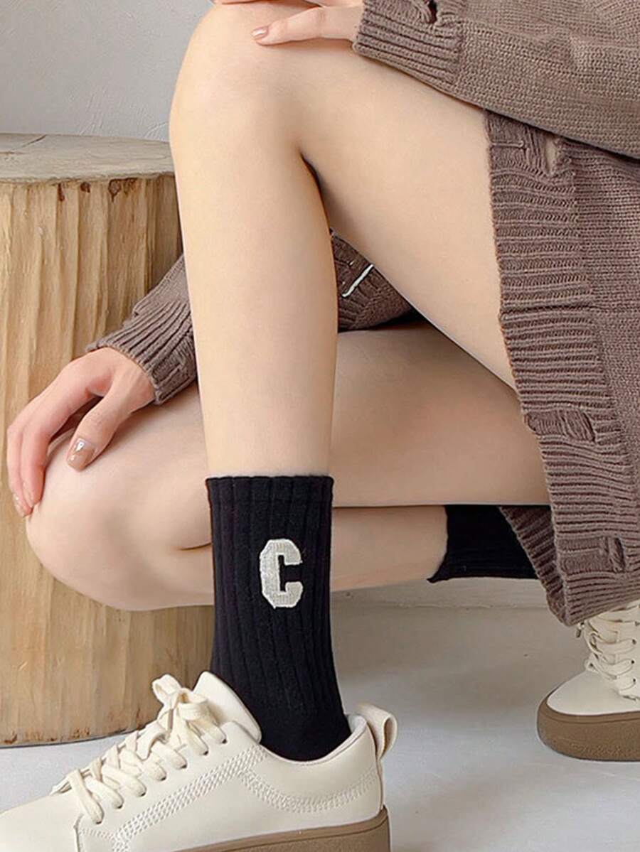 1對秋冬新款韓國ins時尚鯊魚褲風格運動大字母中筒襪 - 黑色 - 查看 1