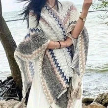 1 件女式復古針織披肩斗篷搭配流蘇飾邊圍巾,適合度假服裝