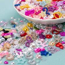500 Peças Encantos de Unhas 3D Multiforma e Pérolas Flatback, Mistura Rosa Estilo Coração Estrela Laço Girassol Apliques para Arte de Unhas DIY, Gemas de Unhas, Suprimentos de Unhas