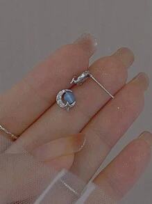 1對優雅精緻的藍色貓眼石星月耳針