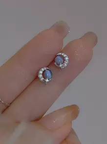 1對優雅精緻的藍色貓眼石星月耳針