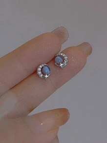 1對優雅精緻的藍色貓眼石星月耳針