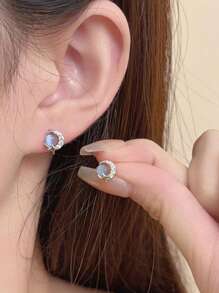 1對優雅精緻的藍色貓眼石星月耳針