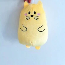 1只可愛的黃色貓咪毛絨玩具,尺寸20cm / 7.87英寸,材質:我們的動物毛絨玩具採用安全和親膚材料製成;親膚面料提供更好的親膚感覺,使毛絨玩具柔軟舒適。完美禮物:這個娃娃摸起來非常柔軟可愛;不管你把它當做孩子房間的裝飾還是抱抱伴侶,你一定會喜歡它增添的可愛魅力;它是兒童生日、聖誕節、萬聖節等的完美貓咪毛絨玩具禮物。這個可愛、獨特和柔軟的毛絨玩具會給你的朋友帶來意外之喜,可以當作看書、看電視、學習、小睡的可愛枕頭;這將是聖誕節、感恩節和生日的甜蜜禮物。這個柔軟可愛的貓咪枕頭毛絨玩具是由彈性好、超柔軟的短毛絨精心製作而成 - 黃色 - 查看 5