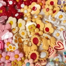 50 件隨機混合形狀帶腳塑膠紐帶,帶有花朵、心形和其他可愛細節,適用於開襟衫、襯衫、毛衣、diy 珠寶、髮帶 - 彩色 - 查看 7