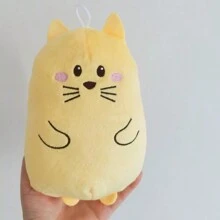 1只可愛的黃色貓咪毛絨玩具,尺寸20cm / 7.87英寸,材質:我們的動物毛絨玩具採用安全和親膚材料製成;親膚面料提供更好的親膚感覺,使毛絨玩具柔軟舒適。完美禮物:這個娃娃摸起來非常柔軟可愛;不管你把它當做孩子房間的裝飾還是抱抱伴侶,你一定會喜歡它增添的可愛魅力;它是兒童生日、聖誕節、萬聖節等的完美貓咪毛絨玩具禮物。這個可愛、獨特和柔軟的毛絨玩具會給你的朋友帶來意外之喜,可以當作看書、看電視、學習、小睡的可愛枕頭;這將是聖誕節、感恩節和生日的甜蜜禮物。這個柔軟可愛的貓咪枕頭毛絨玩具是由彈性好、超柔軟的短毛絨精心製作而成 - 黃色 - 查看 3