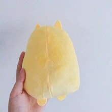 1只可愛的黃色貓咪毛絨玩具,尺寸20cm / 7.87英寸,材質:我們的動物毛絨玩具採用安全和親膚材料製成;親膚面料提供更好的親膚感覺,使毛絨玩具柔軟舒適。完美禮物:這個娃娃摸起來非常柔軟可愛;不管你把它當做孩子房間的裝飾還是抱抱伴侶,你一定會喜歡它增添的可愛魅力;它是兒童生日、聖誕節、萬聖節等的完美貓咪毛絨玩具禮物。這個可愛、獨特和柔軟的毛絨玩具會給你的朋友帶來意外之喜,可以當作看書、看電視、學習、小睡的可愛枕頭;這將是聖誕節、感恩節和生日的甜蜜禮物。這個柔軟可愛的貓咪枕頭毛絨玩具是由彈性好、超柔軟的短毛絨精心製作而成 - 黃色 - 查看 2