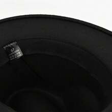 1個女式經典寬邊巴拿馬帽,配皮帶扣,適合日常使用的羊毛呢帽子