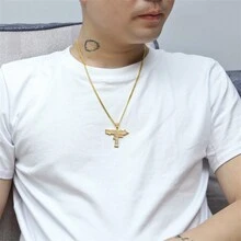 1件欧美时尚个性化镶钻冲锋枪吊坠项链，适合夜店、嘻哈等场合，男女皆宜