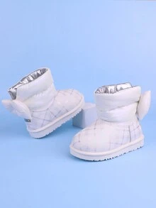 1 双银色女童雪地靴，适合 2023 年冬季，保暖、防水、舒适、厚实且带有保暖内衬