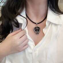 1個復古風格的重金屬翅膀骷髏吊墜皮繩項鍊,女士日常和節日配件