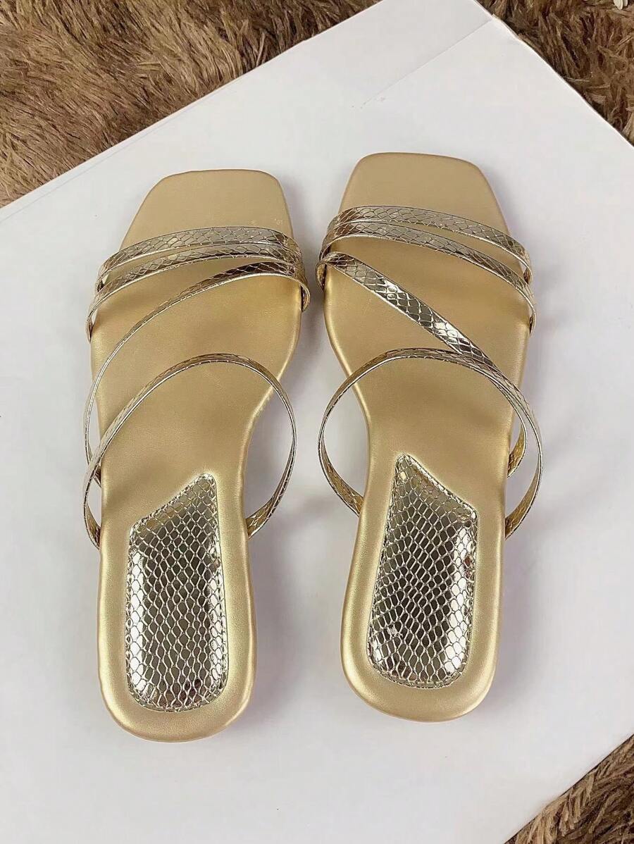 New Fashion Flat Hollow Out Slides With Elegant Style And Versatile Design, Ideal For Outdoor Activities