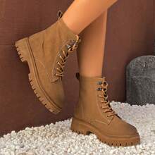 新款時尚女款休閒靴,英式風格,多用途,學生鞋,厚底踝靴,騎士靴,令腳部顯得更小