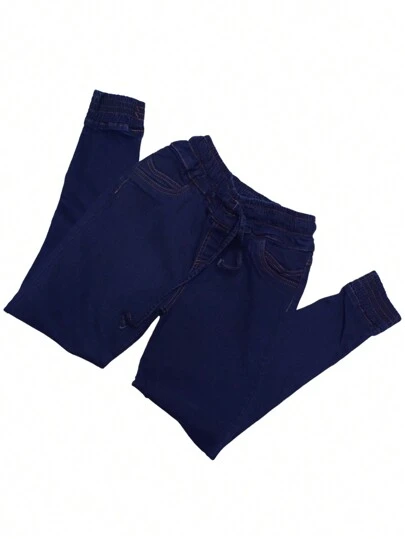 Pantalón con resorte en cintura y tobillo tipo jogger con pinzas en la parte de atrás