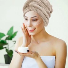 1個卡其色超大尺寸40x30英寸吸水毛巾,超強吸水速乾功效,適用於厚髮女性,提供超厚寬大的長髮包裹毛巾帽和淋浴帽來吹乾頭髮