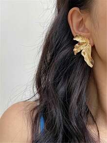1pair Exaggerated Asymmetric Leaf Dangle Earrings With Western Design Aesthetic - Yellow Gold - View 4
