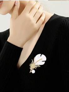 New Arrival Korean Style Luxury Faux Shell & Pearl & Feather Pattern Brooch Pin With High-end Feeling - Gold - View 3