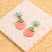1對可愛草莓樹脂卡通耳夾,適合女孩 - 彩色 - 查看 2