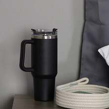 1只1200毫升/40安士帶手柄的便攜式雕刻聖誕杯,不銹鋼保溫杯帶吸管,適用於戶外露營、健身、汽車行駛,聖誕生日禮物