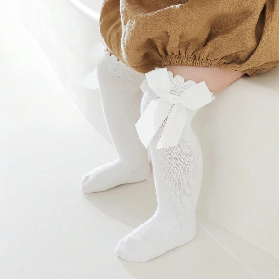 1 Đôi tất cao đến đầu gối cho bé gái có thiết kế nơ đơn giản - trắng - Xem 1
