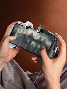 一個黑色非電動手機遊戲控制器,不含電池 - 黑與白 - 查看 3