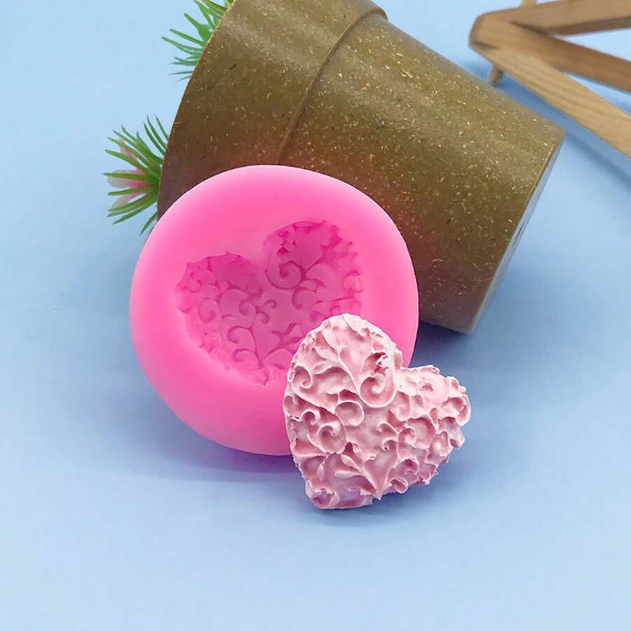 1件4.7cm × 4.7cm × 1.2cm粉色玫瑰,心形和藤蔓形矽膠模具,diy翻糖、巧克力、粘土、肥皂、液體矽膠婚禮蛋糕烘焙