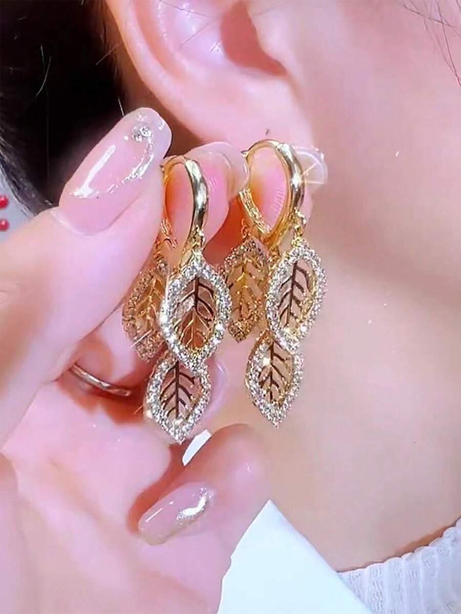 1pair Fashionable Hollow Out Leaf Shaped Earring With Full Rhinestone, Multiple Layers - Yellow Gold - View 1