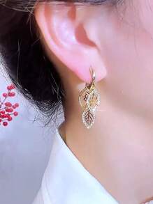 1pair Fashionable Hollow Out Leaf Shaped Earring With Full Rhinestone, Multiple Layers - Yellow Gold - View 3