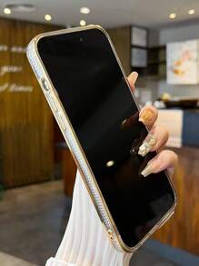 حقيبة هاتف iPhone بتصميم فراشة مجوهرة مفرغة لفصل الصيف قطعة واحدة