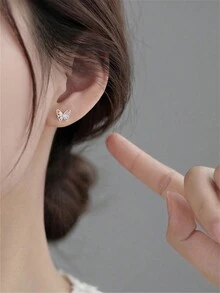 1副女性彩虹蝴蝶設計耳環,光亮甜美,精緻優雅,適合日常穿著