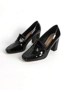 Femmes 2024 Nouvelle britannique rétro simple et élégant avec une bouche profonde, confortable et tendance, chaussures à talons carrés style Mary Jane all-match pour le travail quotidien avec des bandes marron et rouges, chaussures élégantes brut cristallisé populaires pour les occasions sociales des femmes au printemps/été/automne/hiver, convient pour se promener et se tenir debout pendant de longues périodes.