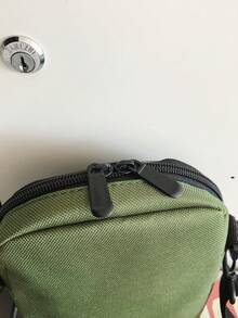 1入時尚極簡設計尼龍防水小型斜背手機包,配有可調節肩帶 - 軍綠色 - 查看 6