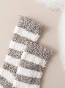 3pairs Striped Pattern Fuzzy Socks - Multicolor - View 4