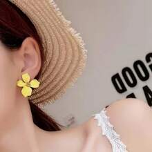 1對優雅花形耳針,適用於日常佩戴或送禮