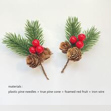 雙頭紅果針葉迷你聖誕樹裝飾禮盒,帶有假花塑料桌面裝飾松果,营造聖誕節氛圍 - 彩色 - 查看 2