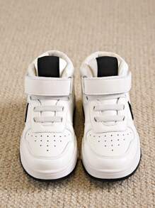 Pantofi de sport pentru aer liber pentru băieți, cu închidere cu cârlig și buclă, culoare contrastantă alb-negru, patine de gheață înalte, închidere cu cârlig și buclă elastică, perforați și respirabili, potriviti pentru toate anotimpurile