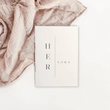 現代風格的結婚誓言手冊,男女對分,包含28頁,14cm*10cm尺寸,適合誓言更新,婚禮派對禮物,小冊子內還附有時間膠囊愛情驚喜贈禮。