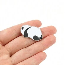 1個卡通可愛的小熊貓胸針時尚萬物佩戴帽子熊貓團子金屬滴油徽章背包服飾配飾