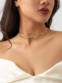 1個極簡時尚龐克風格金屬絲粗頸鍊,帶有獨特的十字形開口設計,適合女性,非常適合休閒穿著和音樂節派對