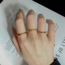 3入組時尚不鏽鋼女士戒指,每個戒指都鑲有3個2mm大小的閃鑽石 - 金黃色 - 查看 4
