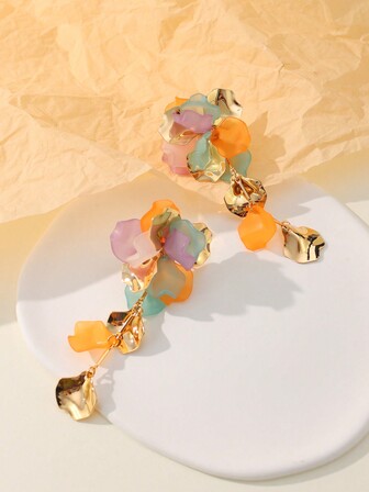 2 st. örhängen i bohemisk stil, handgjorda och vävda med blommor i mellanöstern, orientaliska palatsstil, färgglada kronbladsörhängen. Inkluderar örhängen med konstpärlor och blommor. Flera blommönster finns tillgängliga. Lämpliga för kvinnors vardagskläder, festivaler, fester och presenter. Obs: På grund av handgjord natur kan produkten ha viss deformation under frakt. Justera manuellt vid mottagandet.