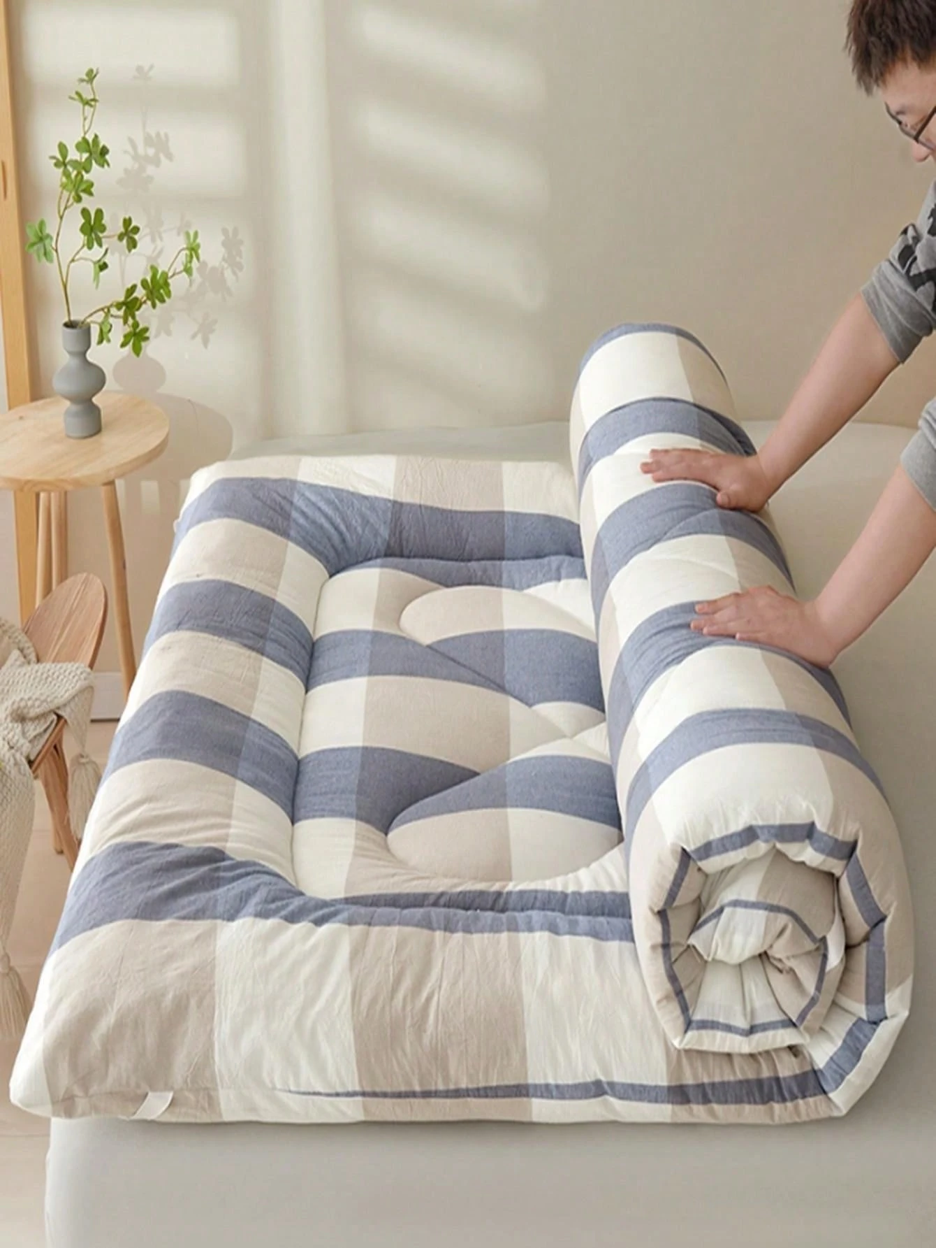 Cotton Filled Mattress Topper For Single Bed, Home & Dormitory Use