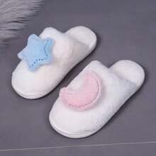 Hàng mới đến Của phụ nữ Dép Fluffy , Màu thuần Sang trọng Với Dễ thương Ngôi sao & Mặt trăng Hình dán , Đơn giản & Sành điệu , Dày lên Sang trọng Lót Thiết kế Dép đi trong nhà Đối với phụ nữ - trắng - Xem 4