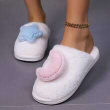 Hàng mới đến Của phụ nữ Dép Fluffy , Màu thuần Sang trọng Với Dễ thương Ngôi sao & Mặt trăng Hình dán , Đơn giản & Sành điệu , Dày lên Sang trọng Lót Thiết kế Dép đi trong nhà Đối với phụ nữ - trắng - Xem 3