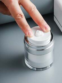 1入組亞克力泵瓶用於裝乳霜和乳液,容量可選15ml 30ml 50ml 100ml,配有全罩式設計