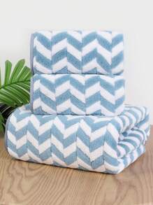 珊瑚绒柔软舒适，吸水快干，非常适合洗头、擦脸或擦手，适合成人、情侣，适合日常居家沐浴、擦干头发或作为毛巾使用，1 件可用作毛巾或浴巾。