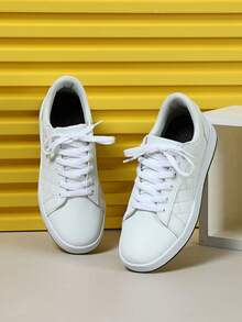 男士舒適時尚戶外步行和休閒鞋,擁有都市設計,適合通勤、健身、旅行等用途。設有圓頭、低筒、拼色設計。適合假日送禮。 - 白色 - 查看 4